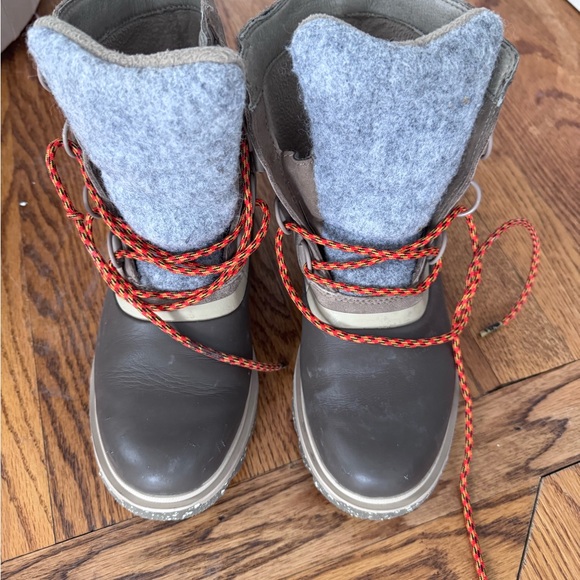 Sorel Women’s Winter Boots size 8 - Picture 2 of 6